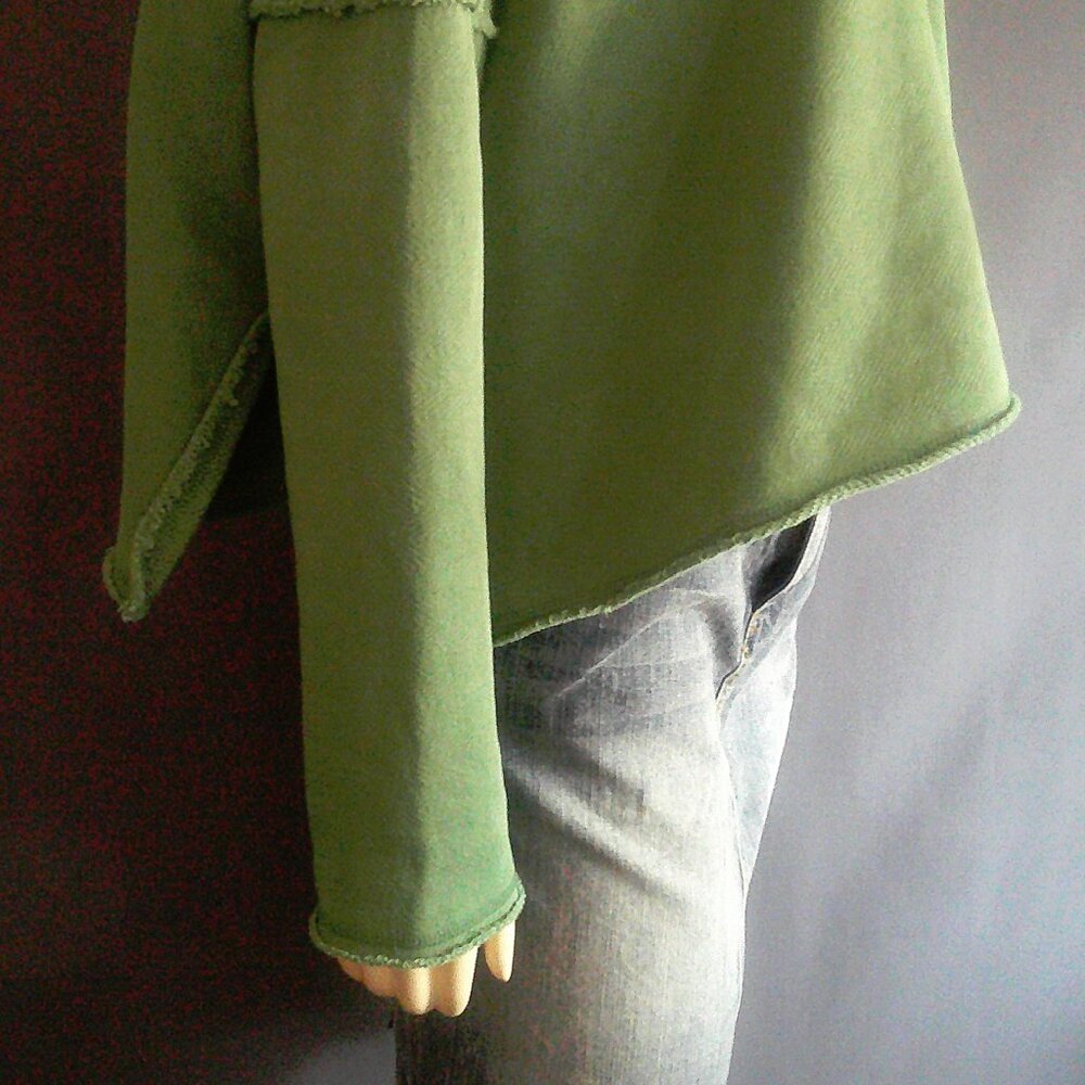Free-est NWOT Free People Oversized Cropped Frayed Roll Up Edges Sweatshirt M - Picture 6 of 11